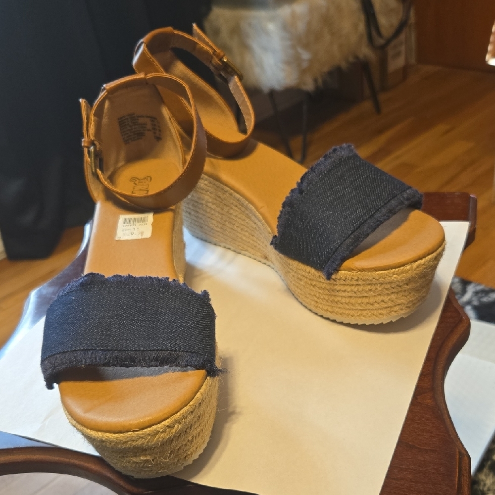 Brash Women's Denim and Tan Wedge Sandals     SIZE 11  💙